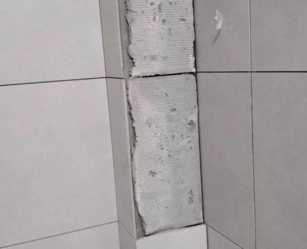 隆林瓷砖空鼓维修公司分享下瓷砖施工前基层浇水润湿程度不足，可能导致以下问题